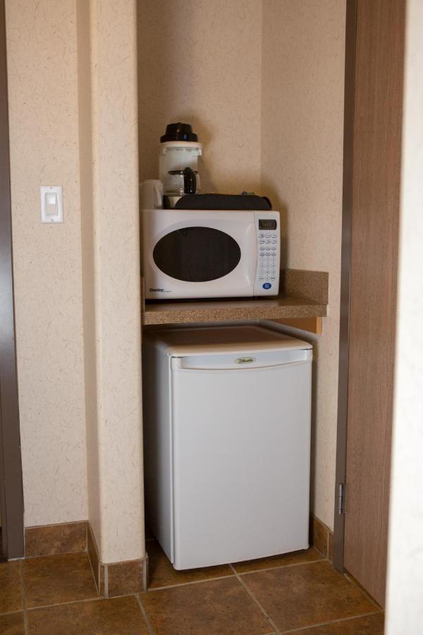 Peavine Inn & Suites High Prairie Eksteriør billede